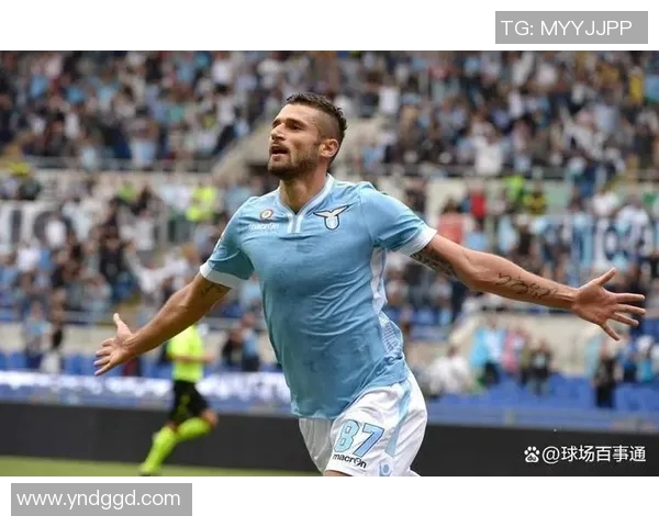 退役足球球星的转型之路:从绿茵场到新人生的挑战与机遇 退役足球球星的转型之路:从绿茵场到新人生的挑战与机遇