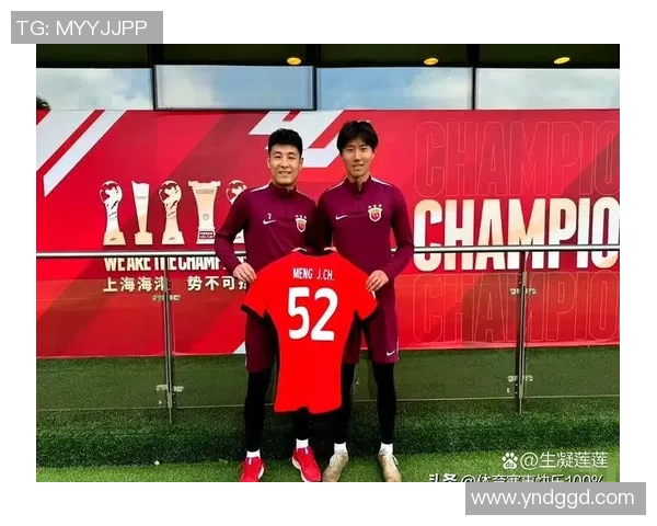 与足球传奇合影留念,见证瞬间荣耀与梦想的交汇时刻 与足球传奇合影留念,见证瞬间荣耀与梦想的交汇时刻